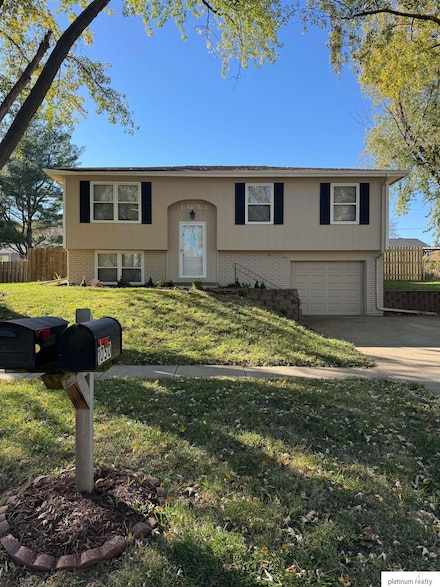 1051 N 27th St, Blair, NE 68008