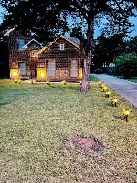 3835 Crepe Myrtle Ln, Dallas, TX 75233