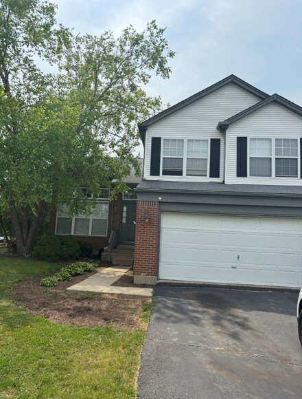 21 E Dahlia Ln, Round Lake Beach, IL 60073