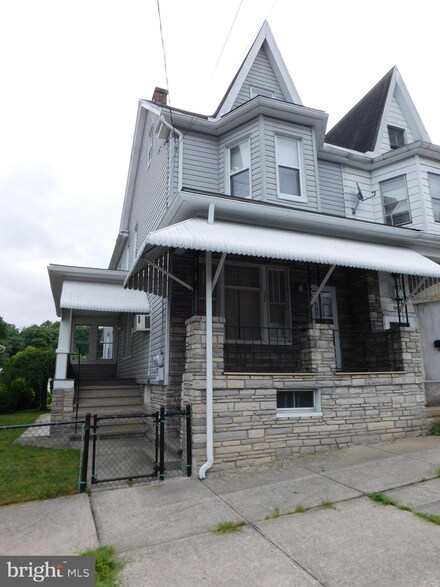 111 1st St, Coaldale, PA 18218