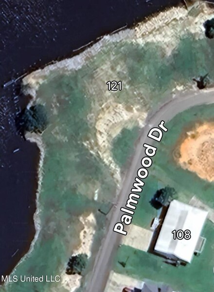 121 Palmwood Dr, Pass Christian, MS 39571