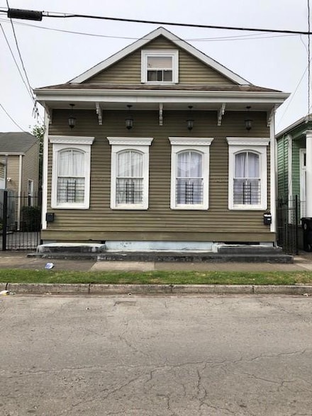7810 Hickory St, New Orleans, LA 70118