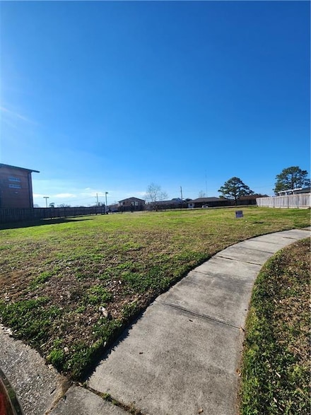 3312 Charles Ct, Chalmette, LA 70043