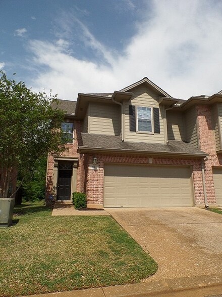 1425 W Villa Maria Rd Unit 401, Bryan, TX 77801