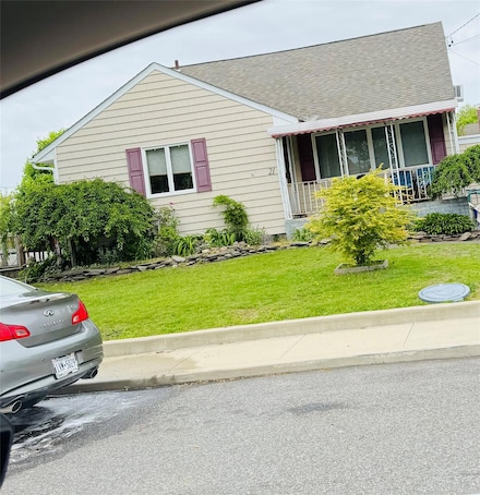 21 Abbott St, West Babylon, NY 11704