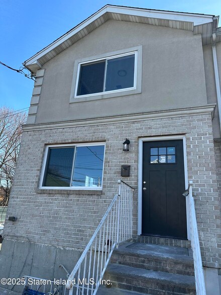 171 N Burgher Ave, Staten Island, NY 10310