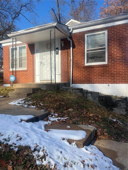 6705 Donald St, Saint Louis, MO 63121