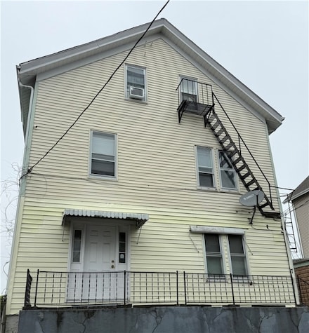 7 Barnes St Unit 1, Pawtucket, RI 02860