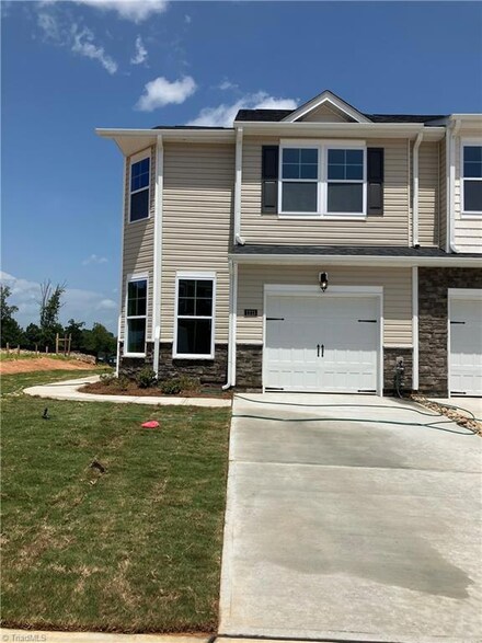 1213 Evelynnview Ln, Kernersville, NC 27284