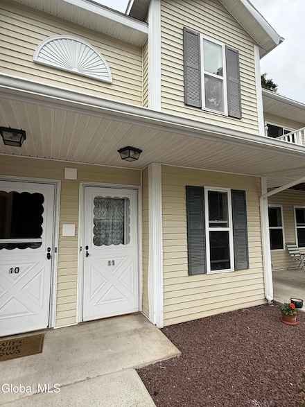 1911 Cambridge Manor Dr, Schenectady, NY 12302