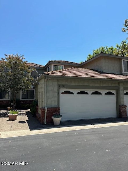 29723 Strawberry Hill Dr, Agoura Hills, CA 91301