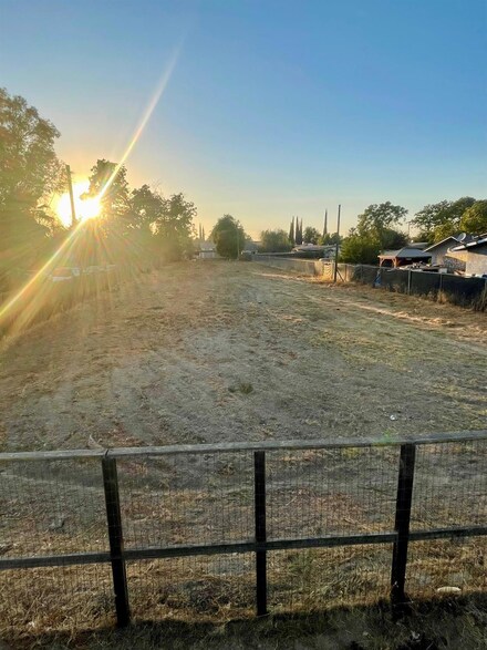 937 N Crystal Ave, Fresno, CA 93728