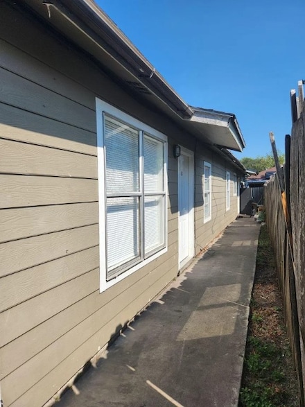 102 San Diego St, Odem, TX 78370