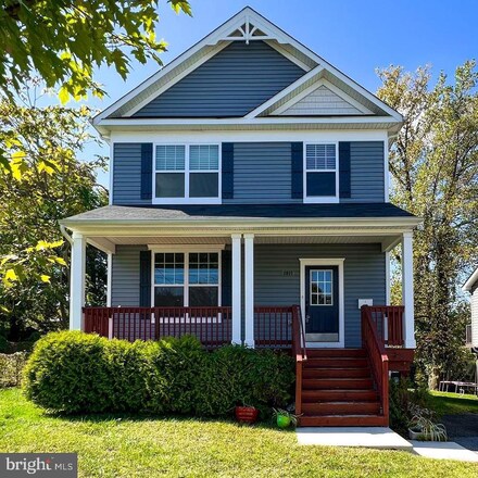 1817 Porter Ave, Suitland, MD 20746