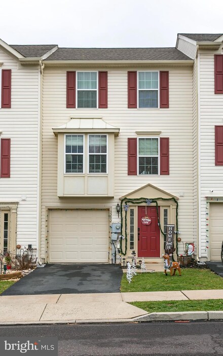 3202 Orchard View Rd Unit 32F, Reading, PA 19606