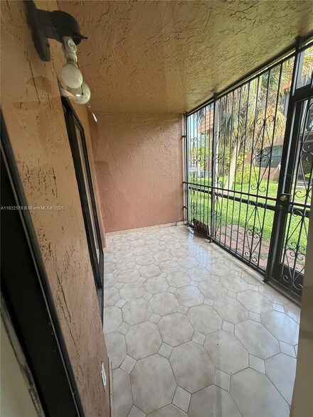 6515 W 27th Ct Unit 49-12, Hialeah, FL 33016