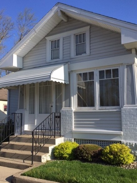 512 E Main St, Flora, IN 46929