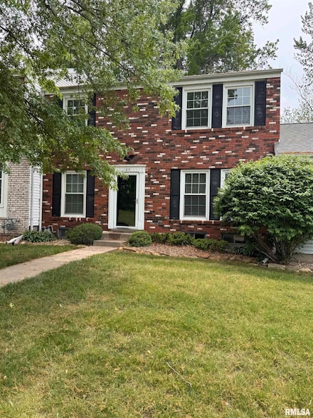 165 Carriage Hill, Macomb, IL 61455