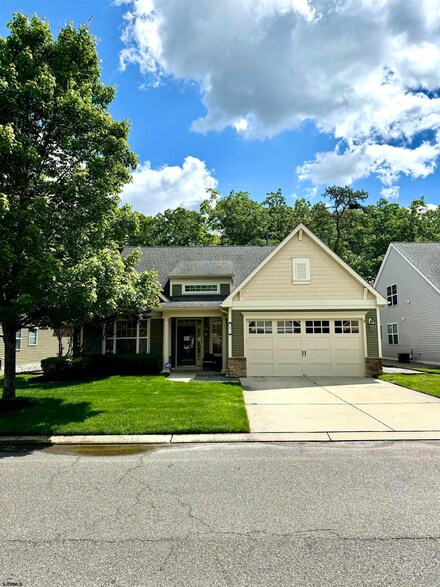 471 Country Club Dr, Egg Harbor City, NJ 08215