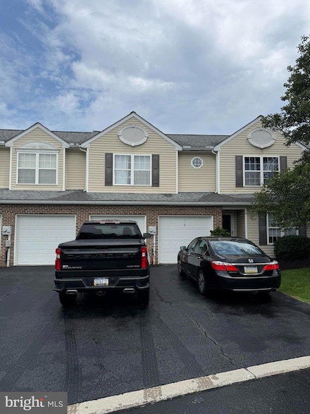 102 Kestrel Ct, Hummelstown, PA 17036
