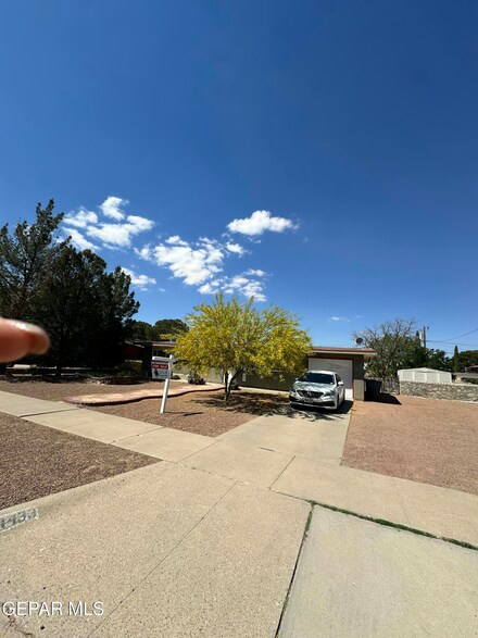 4433 Eleanor Way, El Paso, TX 79922