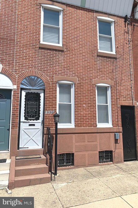 2307 E Sergeant St, Philadelphia, PA 19125
