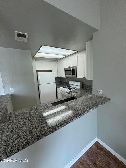 1956 Heywood St Unit J, Simi Valley, CA 93065