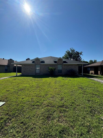 2410 Cordoba Dr, Carrollton, TX 75006