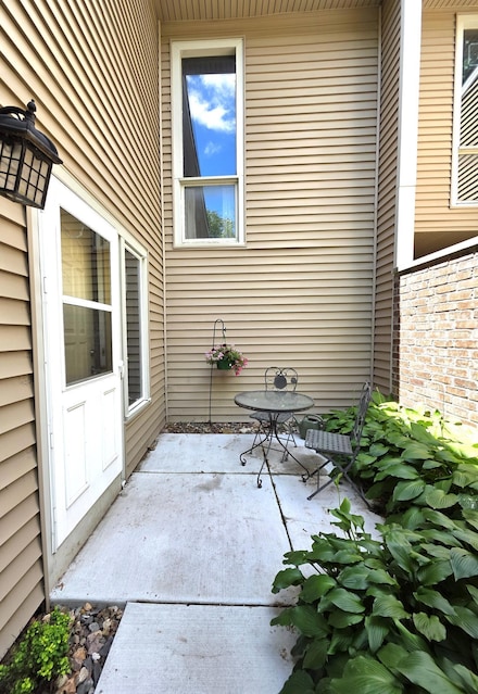 13749 Heywood Ct, Saint Paul, MN 55124
