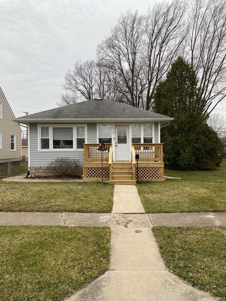 918 Garfield St, Hobart, IN 46342