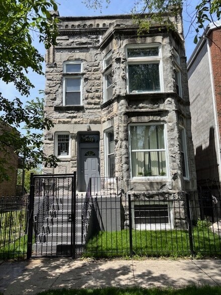 3320 W Monroe St, Chicago, IL 60624