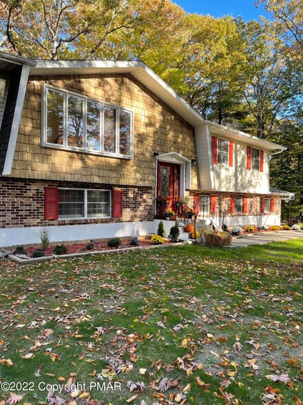 3119 Gabrielle Ln, East Stroudsburg, PA 18301