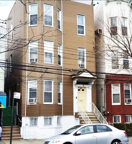 39-18 61st St, Flushing, NY 11377