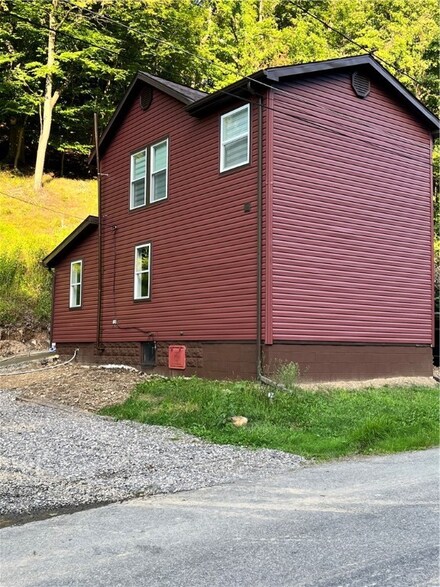 811 N 11th St, Apollo, PA 15613