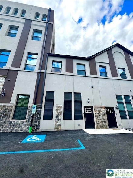 810 Monocacy St Unit 102, Bethlehem, PA 18018