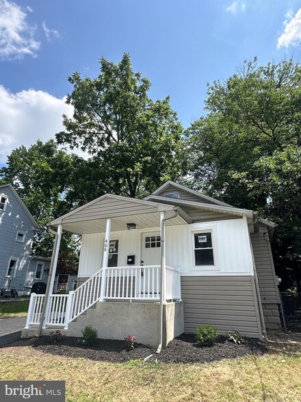 406 Austin Ave, Barrington, NJ 08007