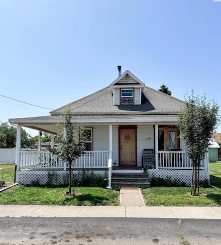 307 G St, Endicott, WA 99125
