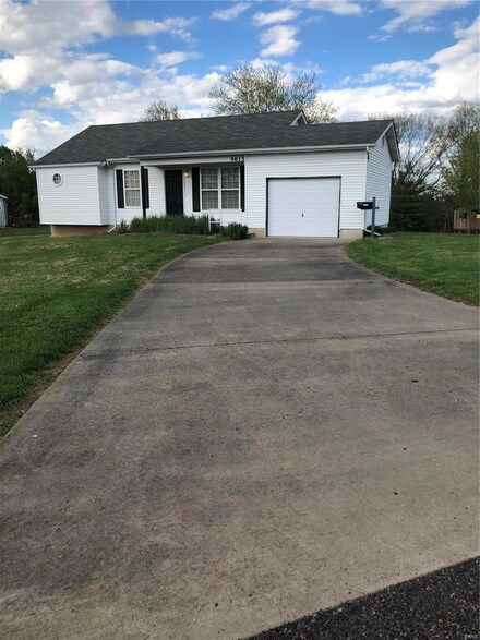 4615 Tin Man Alley, Washington, MO 63090