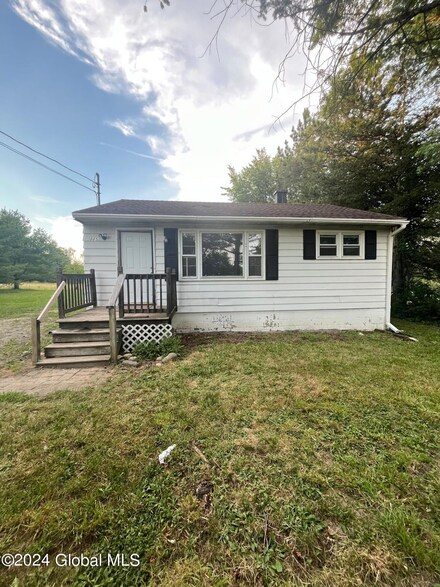 885 Stony Point Rd, Castleton On Hudson, NY 12033