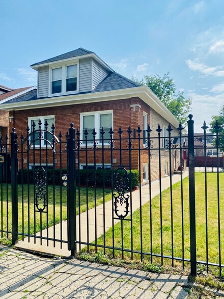2053 N Kilpatrick Ave, Chicago, IL 60639