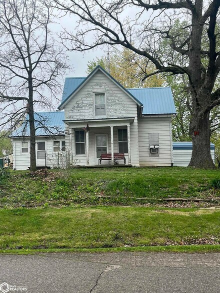 311 N Waugh St, Hedrick, IA 52563