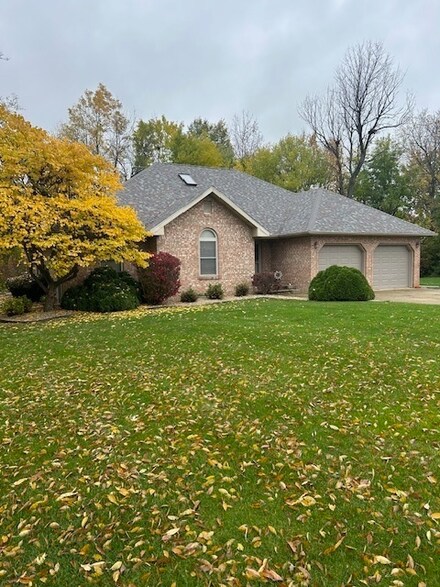 422 Fox Creek Ln, Princeton, IL 61356