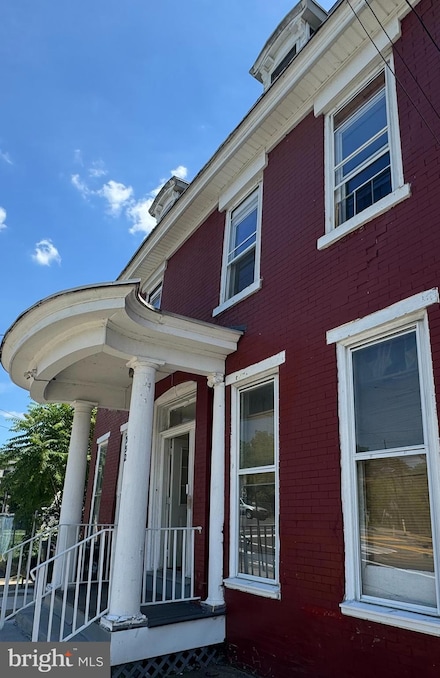 352 E Broad St, Burlington, NJ 08016