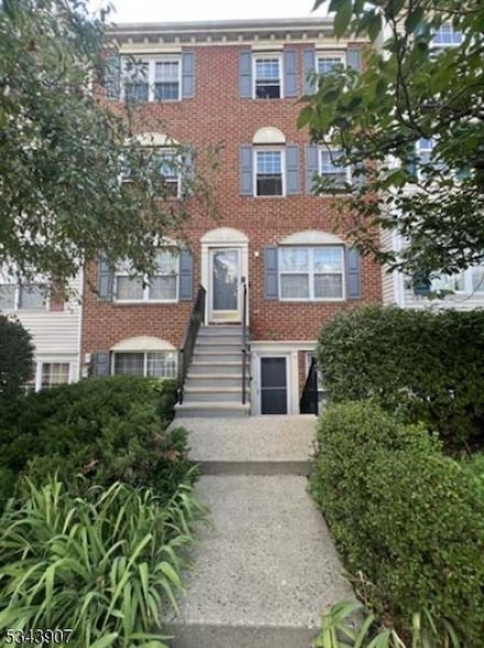 106 Callahan Ct, Newark, NJ 07103