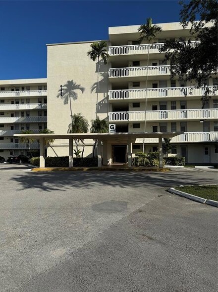 2859 Leonard Dr Unit G406, Aventura, FL 33160