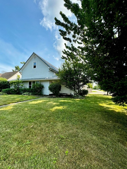 154 E 2nd St, Rockford, OH 45882