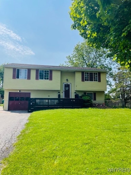 6954 Academy Ln, Lockport, NY 14094