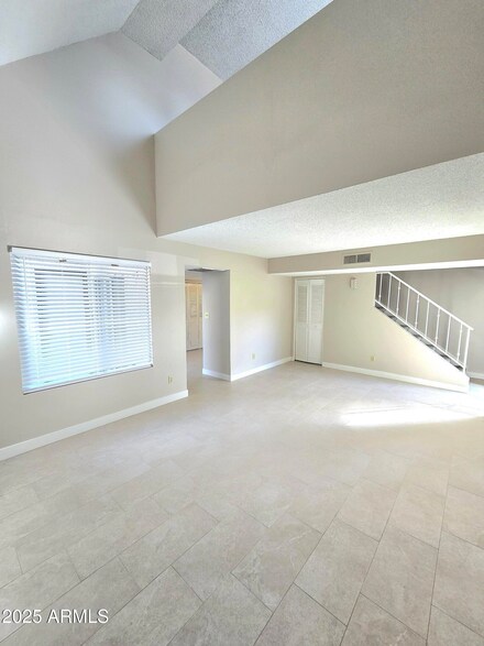6821 S Jentilly Ln, Tempe, AZ 85283