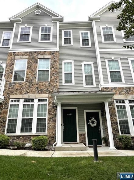 23 Dahlia Ln, Garfield, NJ 07026