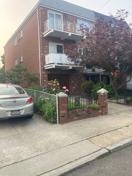 68-09 58th Rd, Flushing, NY 11378